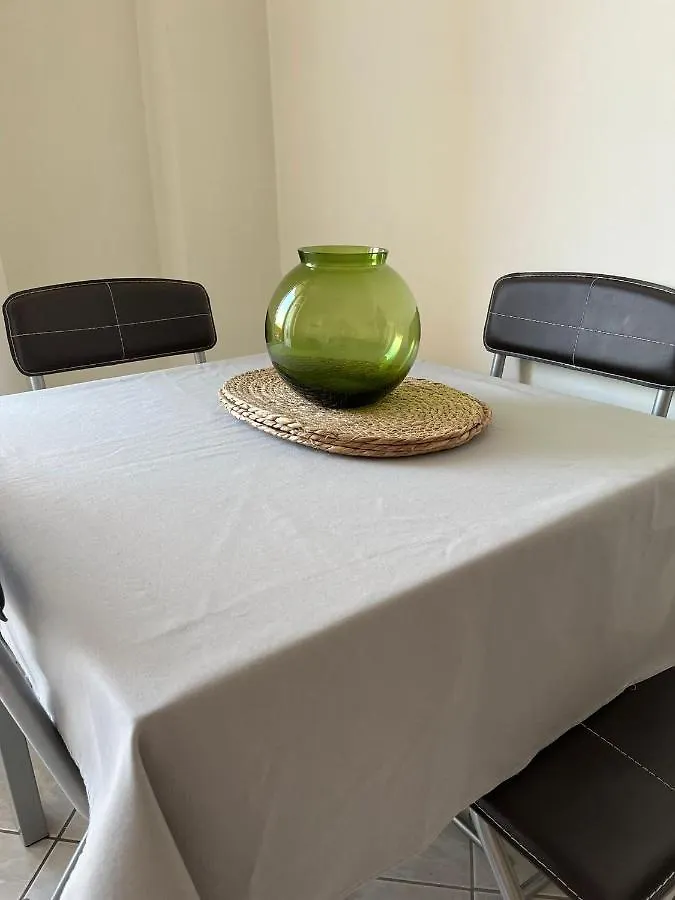 Pretty Studio : A Lovely Studio Lodges 3 Adults Close To Monte Carlo ! Beausoleil 0*,  France